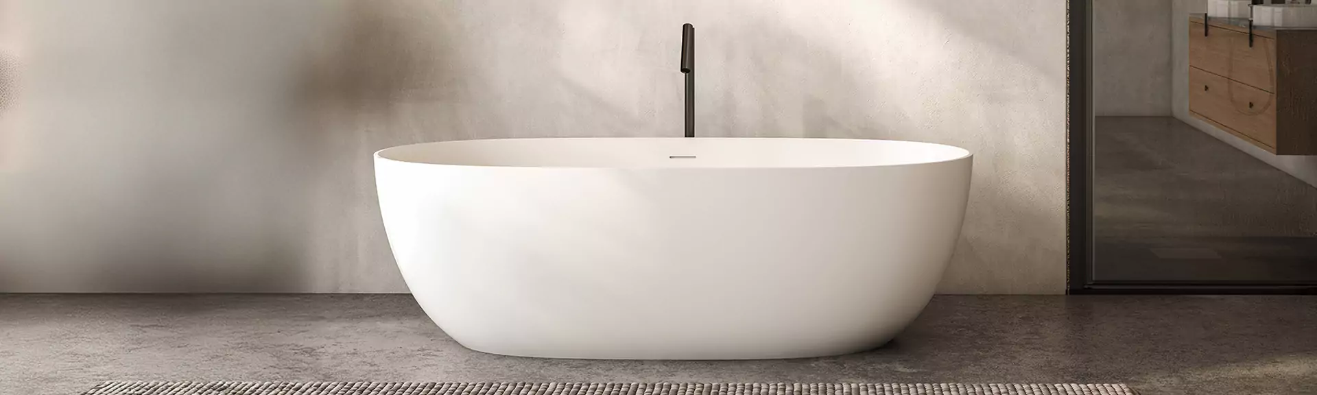 Moderne, frei stehende Badewanne Moderne, frei stehende Badewanne in matt Weiß in einem minimalistischen Badezimmer